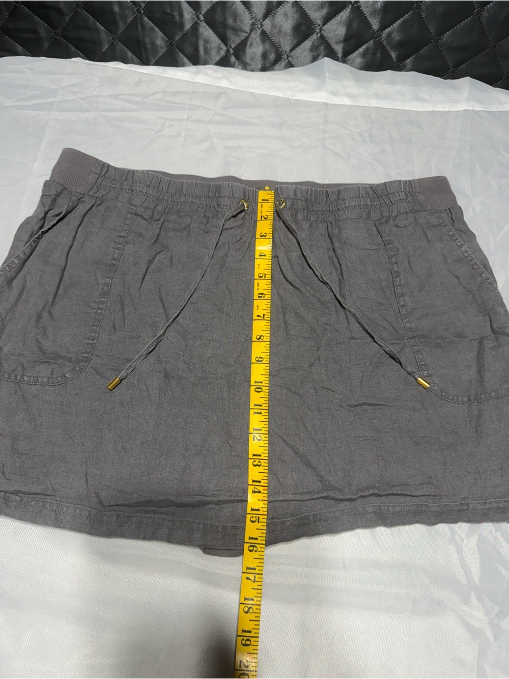 Ellen Tracy Drawstring Casual Skort in Gray with Gold Eyelets - Picture 4 of 5